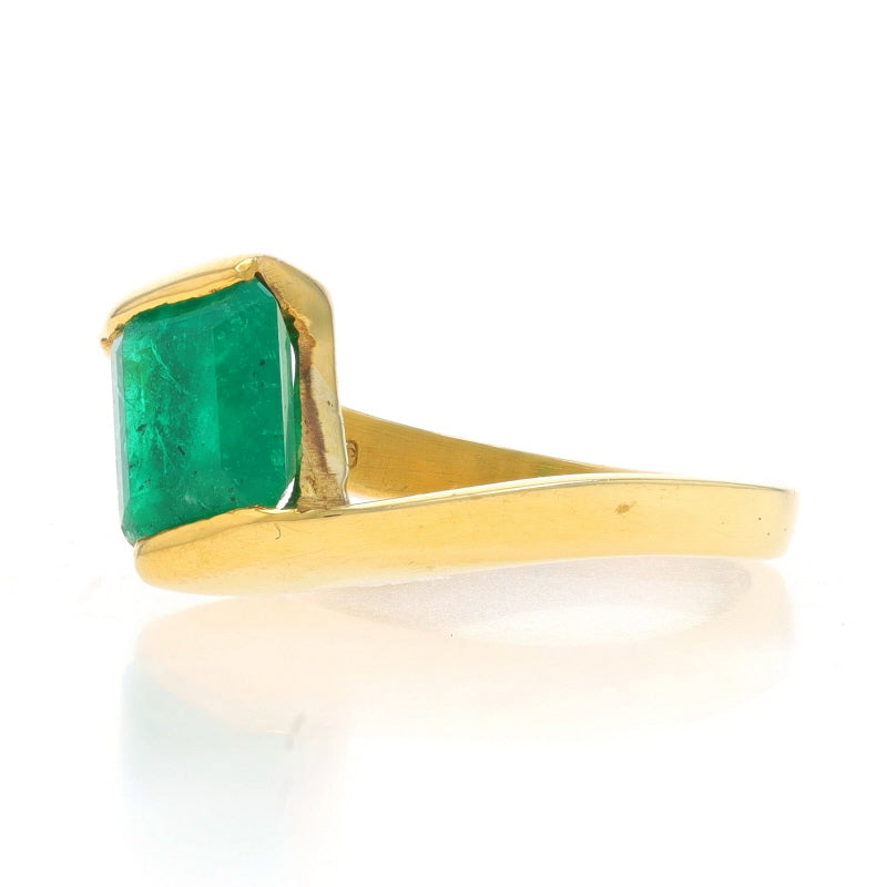 1.68ct Emerald Ring Yellow Gold
