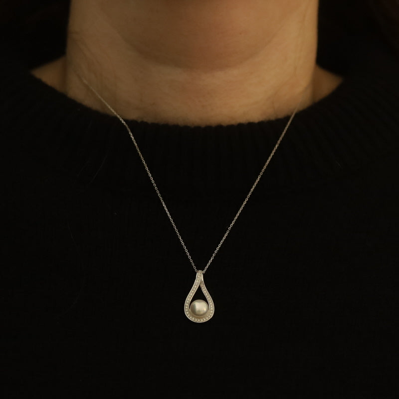 .20ctw Cultured Pearl and Diamond Pendant Necklace White Gold