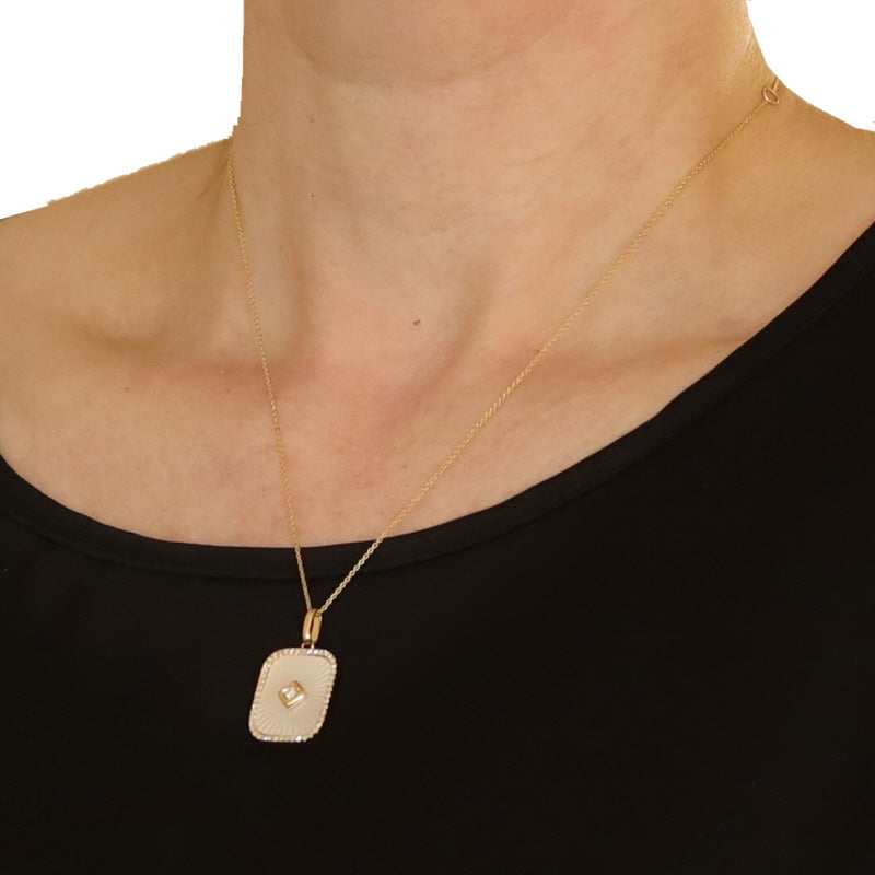 5.70ctw Mother of Pearl and Diamond Pendant Necklace Yellow Gold